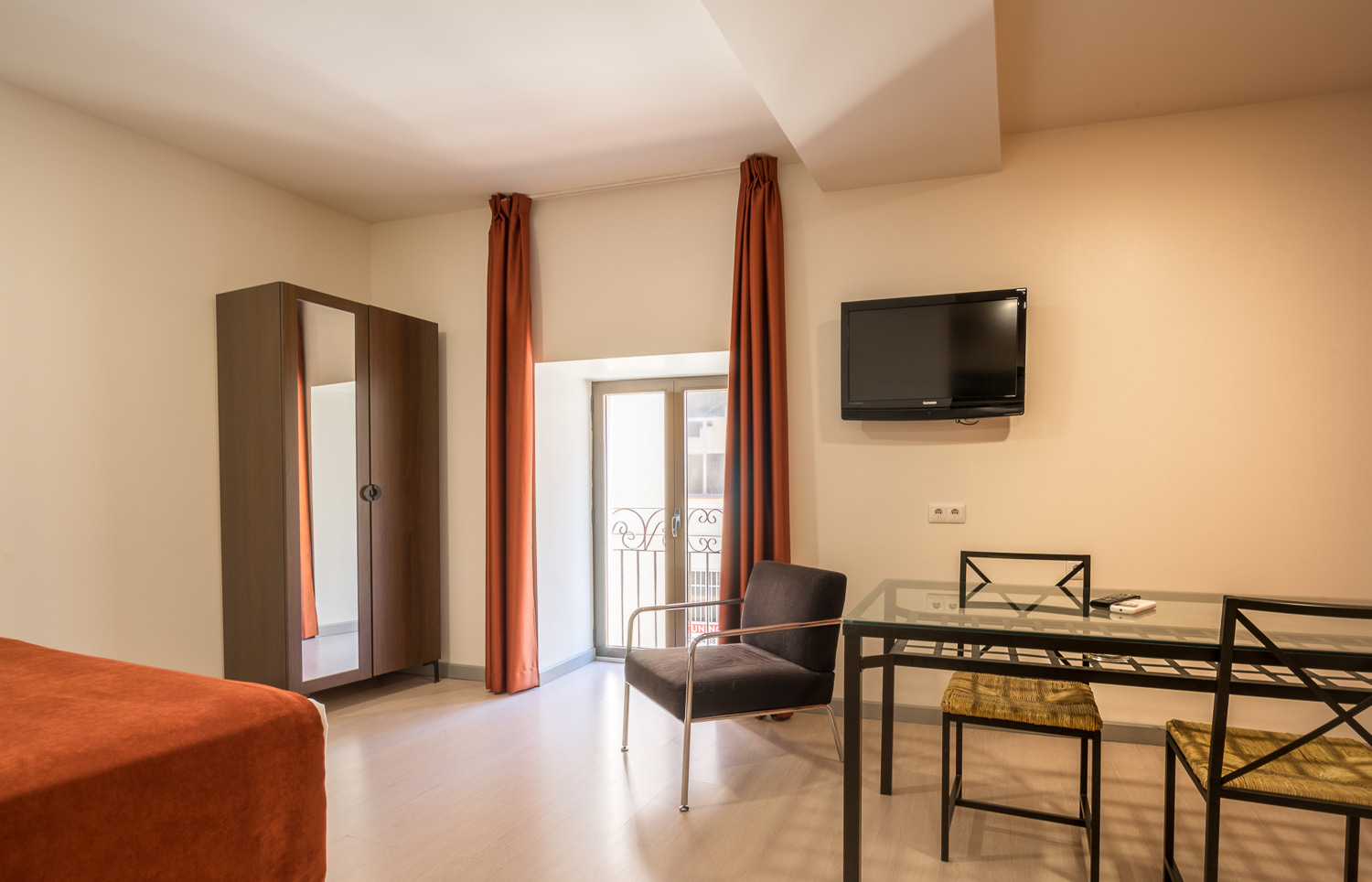 Studio for 3 adults — second view